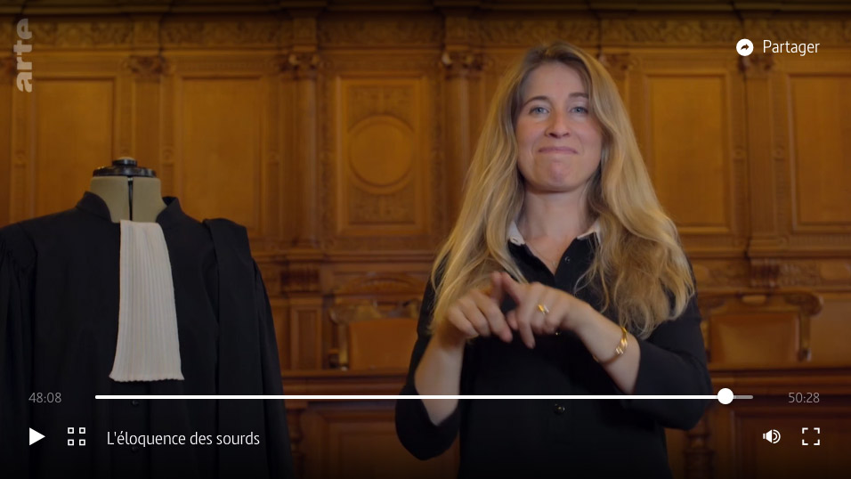 Virginie, première avocate sourde profonde